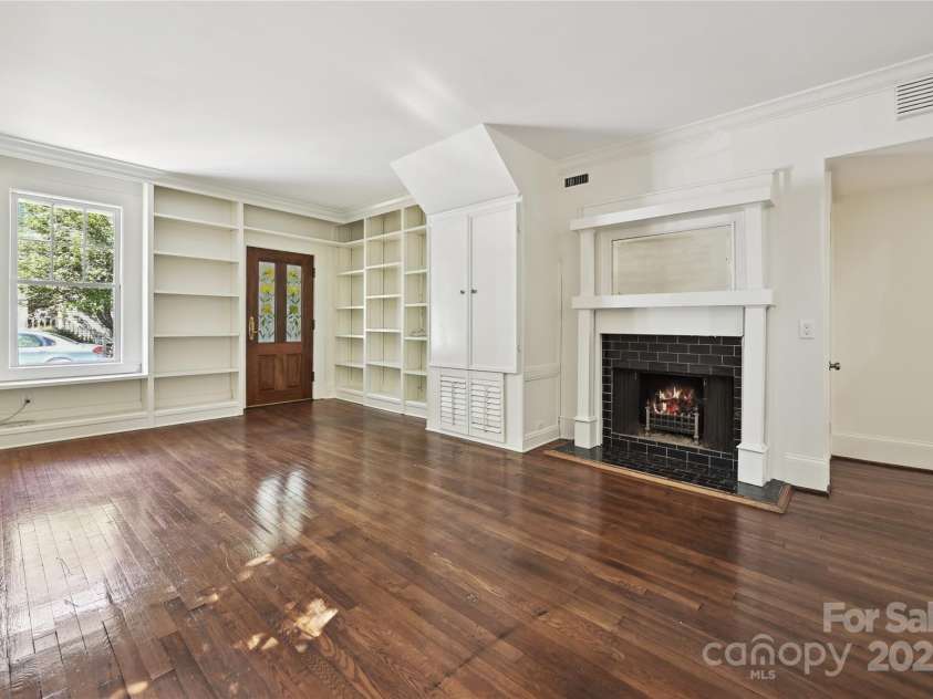 402 8th Street, Charlotte, NC 28202.  MLS# CAR4259156, YatesRealty ID 18493. 