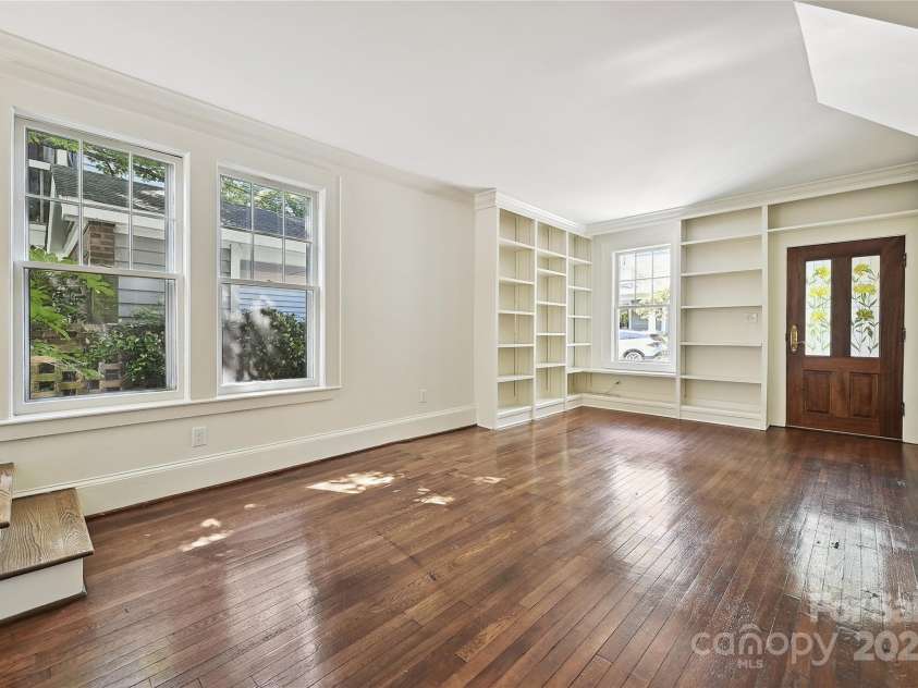 402 8th Street, Charlotte, NC 28202.  MLS# CAR4259156, YatesRealty ID 18493. 