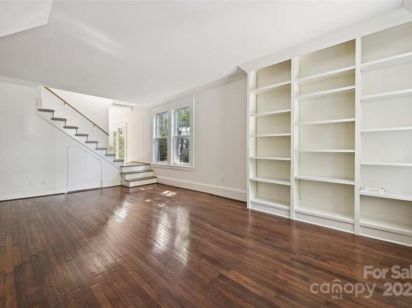 402 8th Street, Charlotte, NC 28202.  MLS# CAR4259156, YatesRealty ID 18493. 