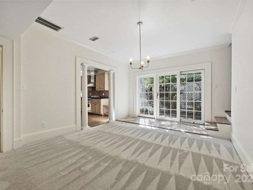402 8th Street, Charlotte, NC 28202.  MLS# CAR4259156, YatesRealty ID 18493. 