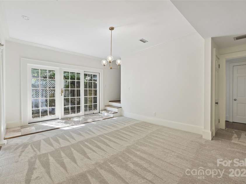 402 8th Street, Charlotte, NC 28202.  MLS# CAR4259156, YatesRealty ID 18493. 