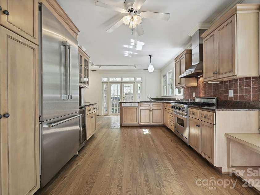 402 8th Street, Charlotte, NC 28202.  MLS# CAR4259156, YatesRealty ID 18493. 