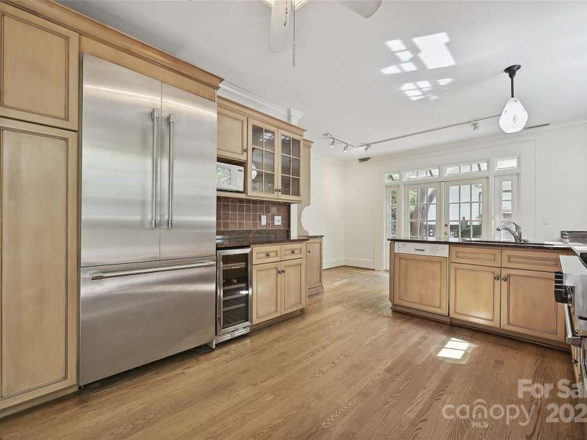 402 8th Street, Charlotte, NC 28202.  MLS# CAR4259156, YatesRealty ID 18493. 