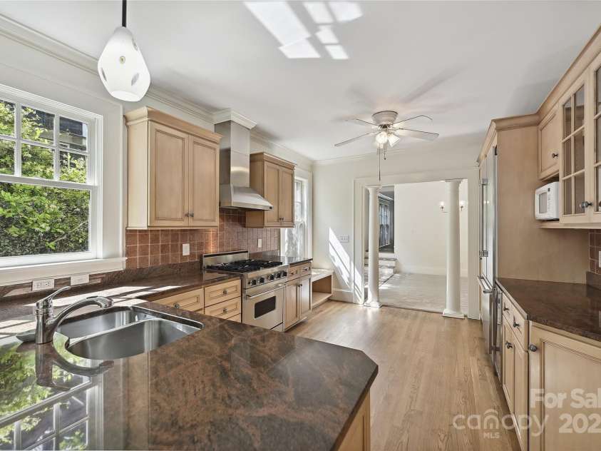 402 8th Street, Charlotte, NC 28202.  MLS# CAR4259156, YatesRealty ID 18493. 