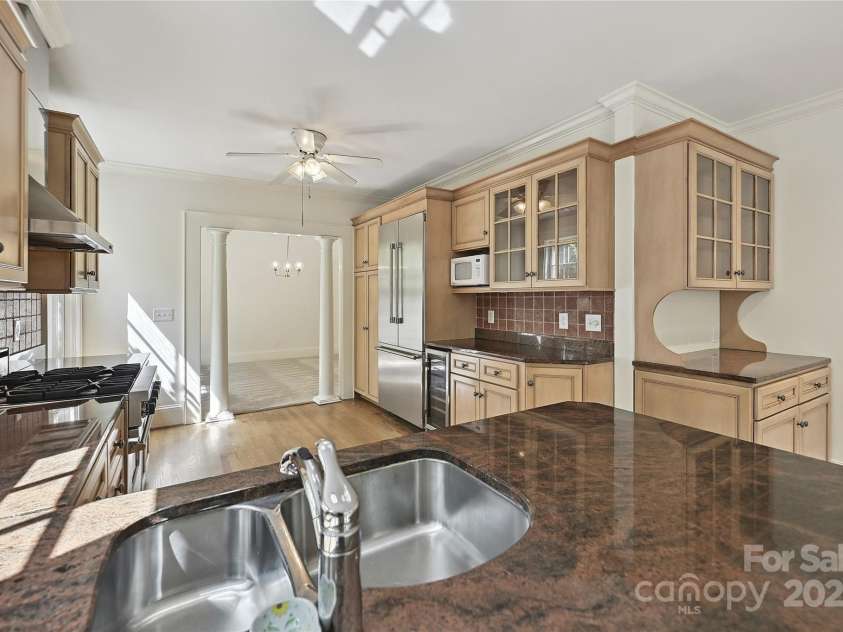402 8th Street, Charlotte, NC 28202.  MLS# CAR4259156, YatesRealty ID 18493. 
