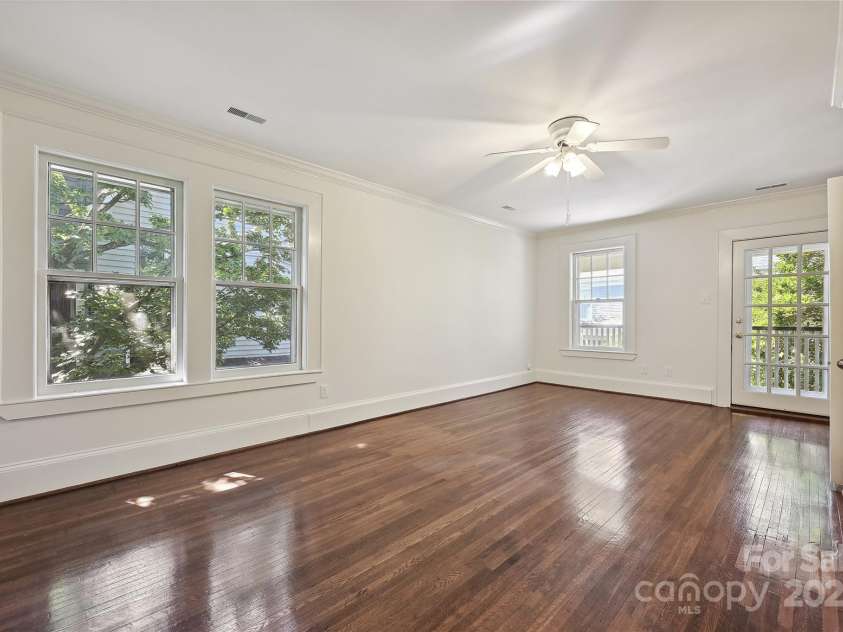 402 8th Street, Charlotte, NC 28202.  MLS# CAR4259156, YatesRealty ID 18493. 