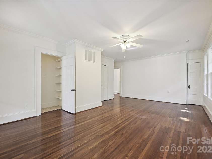 402 8th Street, Charlotte, NC 28202.  MLS# CAR4259156, YatesRealty ID 18493. 