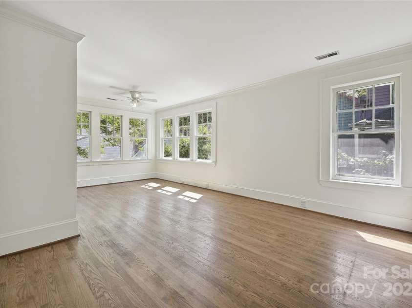 402 8th Street, Charlotte, NC 28202.  MLS# CAR4259156, YatesRealty ID 18493. 