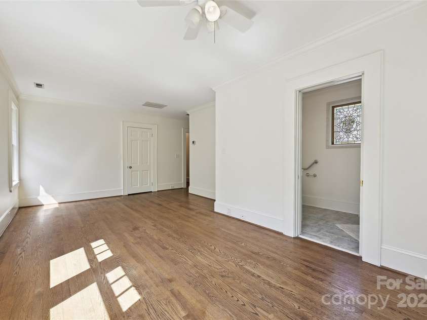 402 8th Street, Charlotte, NC 28202.  MLS# CAR4259156, YatesRealty ID 18493. 