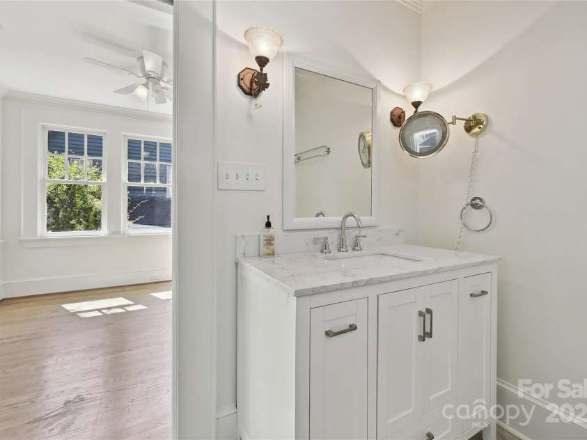 402 8th Street, Charlotte, NC 28202.  MLS# CAR4259156, YatesRealty ID 18493. 