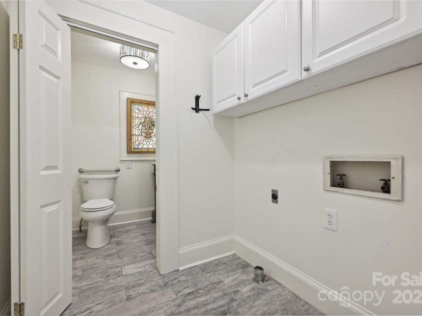 402 8th Street, Charlotte, NC 28202.  MLS# CAR4259156, YatesRealty ID 18493. 