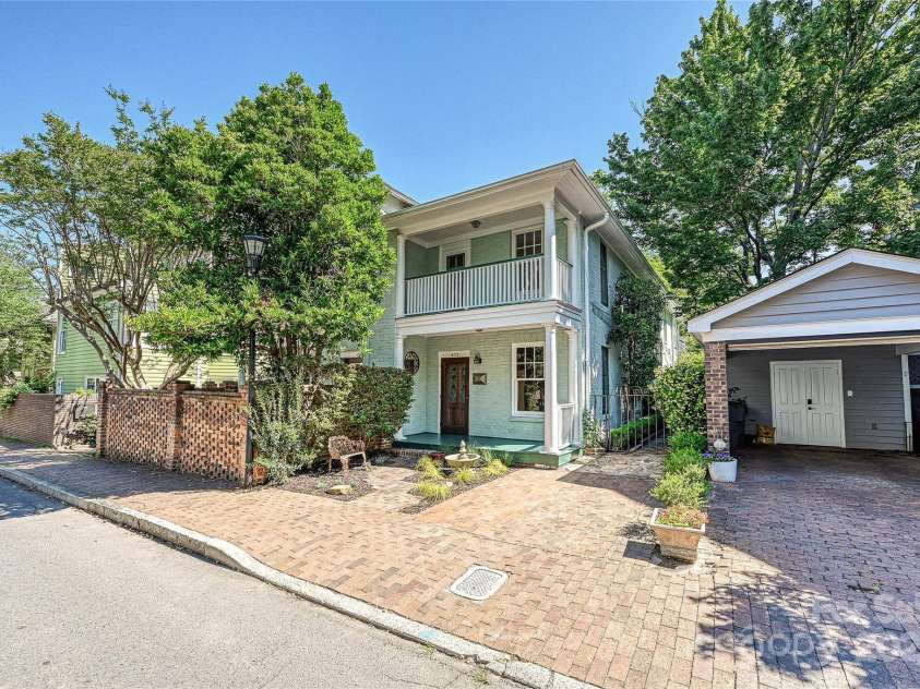 402 8th Street, Charlotte, NC 28202.  MLS# CAR4259156, YatesRealty ID 18493. 