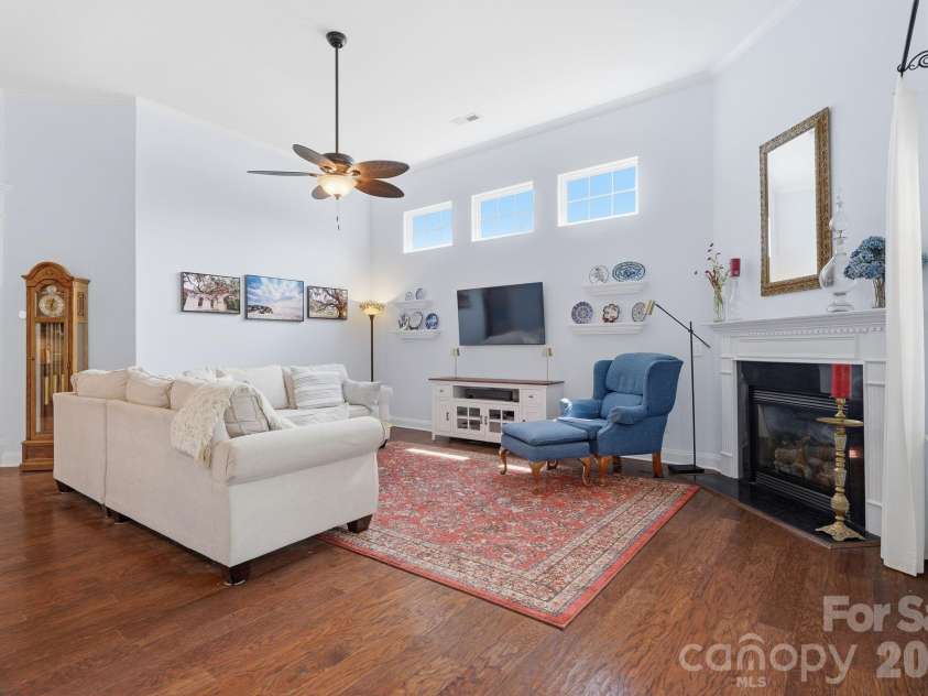 415 Presidio Drive, Rock Hill, SC 29732.  MLS# CAR4374288, YatesRealty ID 18494. Light and Bright 
