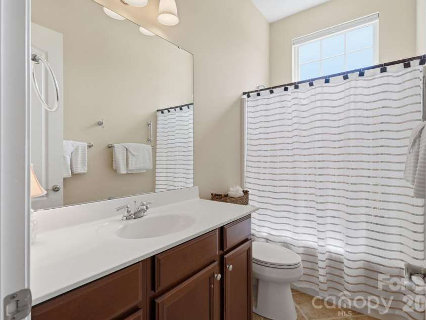 415 Presidio Drive, Rock Hill, SC 29732.  MLS# CAR4374288, YatesRealty ID 18494. Second Bath