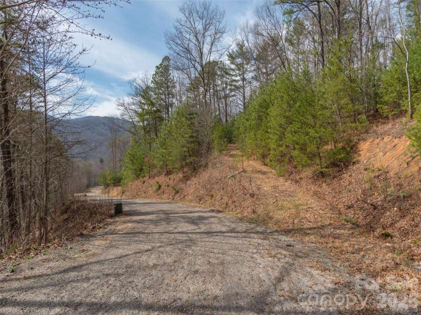454 Dream Valley Drive, Clyde, NC 28721.  MLS# CAR4375564, YatesRealty ID 18495. 