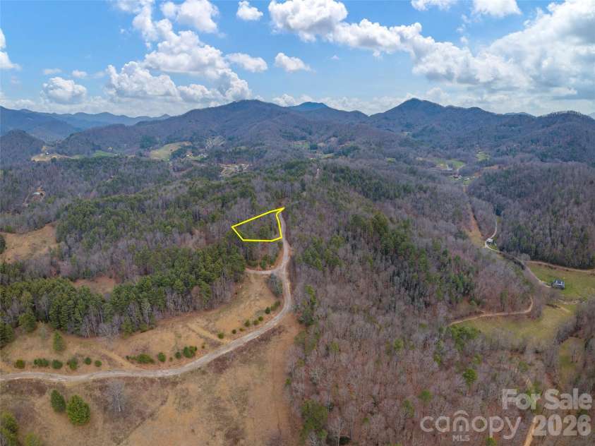 454 Dream Valley Drive, Clyde, NC 28721.  MLS# CAR4375564, YatesRealty ID 18495. 