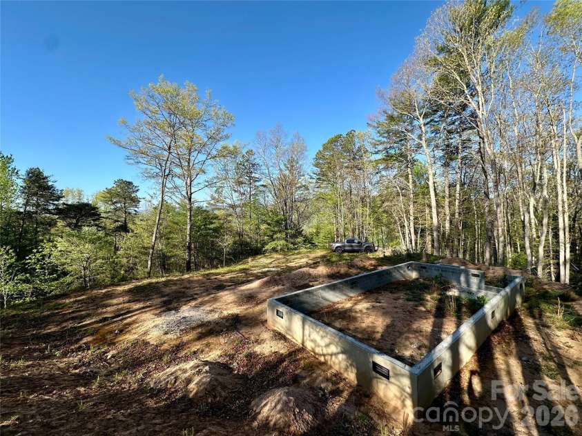 454 Dream Valley Drive, Clyde, NC 28721.  MLS# CAR4375564, YatesRealty ID 18495. 