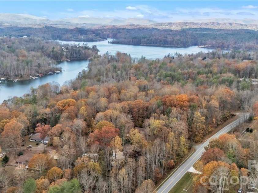 139 Alpine Drive, Wilkesboro, NC 28697.  MLS# CAR4361338, YatesRealty ID 18497. 