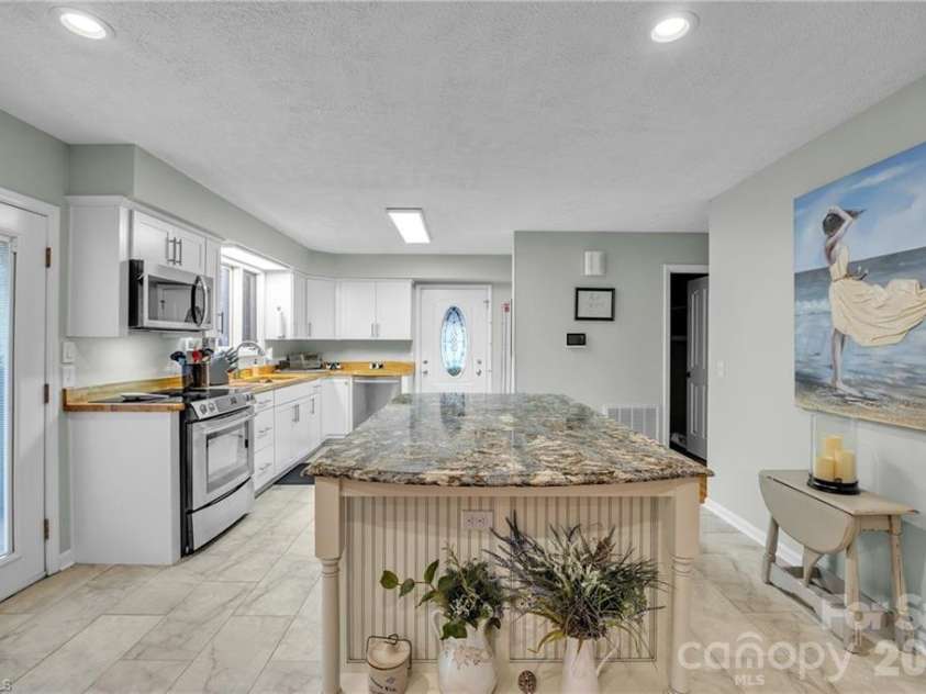 139 Alpine Drive, Wilkesboro, NC 28697.  MLS# CAR4361338, YatesRealty ID 18497. 