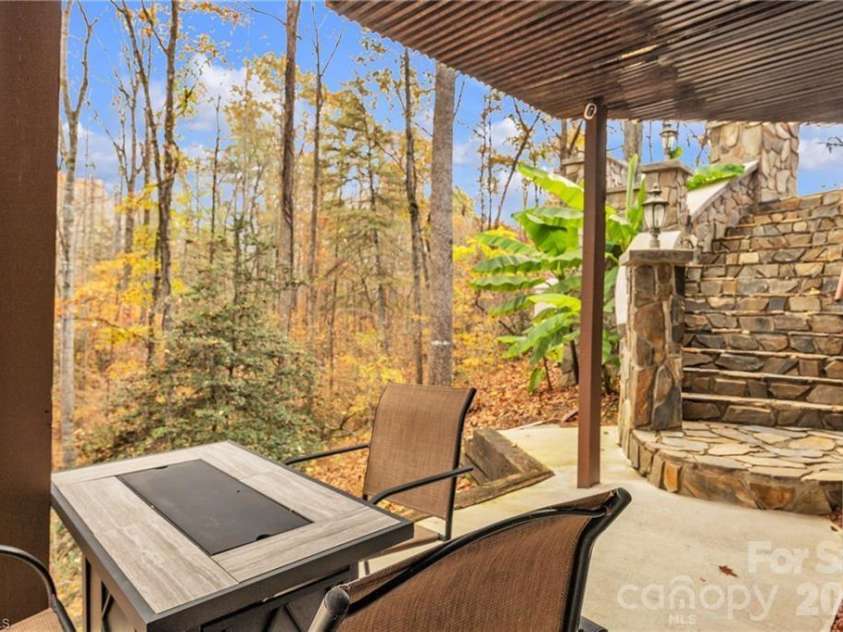 139 Alpine Drive, Wilkesboro, NC 28697.  MLS# CAR4361338, YatesRealty ID 18497. 