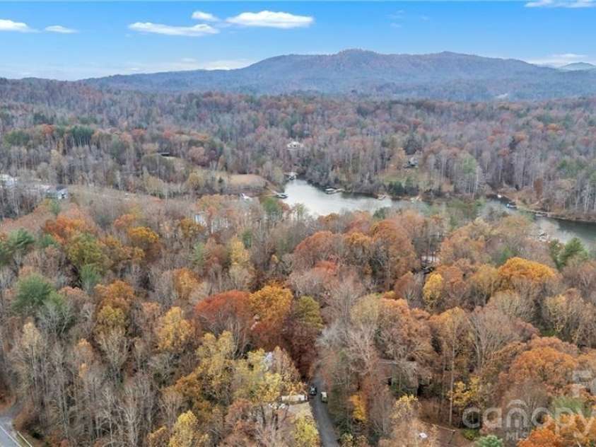 139 Alpine Drive, Wilkesboro, NC 28697.  MLS# CAR4361338, YatesRealty ID 18497. 