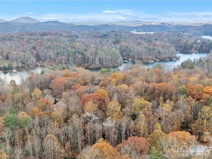139 Alpine Drive, Wilkesboro, NC 28697.  MLS# CAR4361338, YatesRealty ID 18497. 