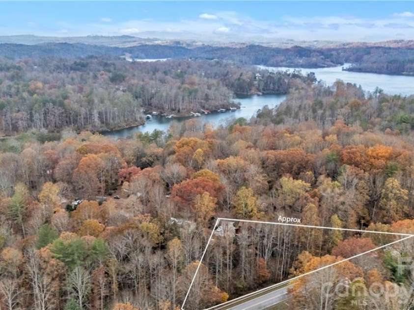 139 Alpine Drive, Wilkesboro, NC 28697.  MLS# CAR4361338, YatesRealty ID 18497. 