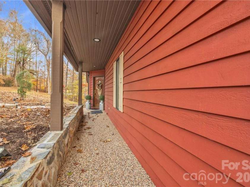 139 Alpine Drive, Wilkesboro, NC 28697.  MLS# CAR4361338, YatesRealty ID 18497. 