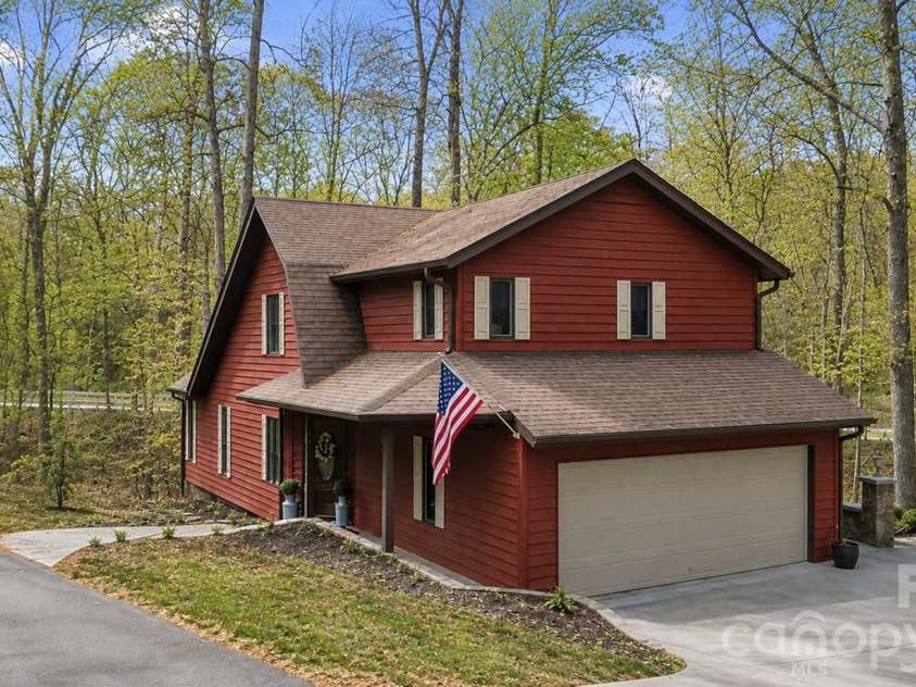139 Alpine Drive, Wilkesboro, NC 28697.  MLS# CAR4361338, YatesRealty ID 18497. 
