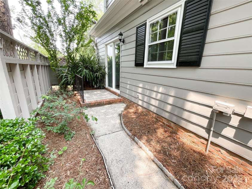 2619 Quailrush Road, Charlotte, NC 28226.  MLS# CAR4264373, YatesRealty ID 18497. 