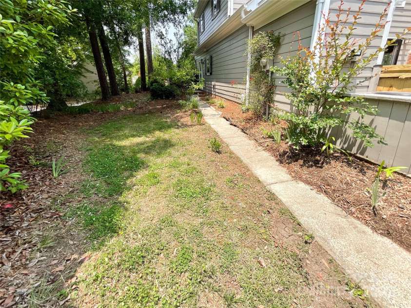 2619 Quailrush Road, Charlotte, NC 28226.  MLS# CAR4264373, YatesRealty ID 18497. 