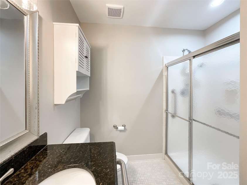 2619 Quailrush Road, Charlotte, NC 28226.  MLS# CAR4264373, YatesRealty ID 18497. Primary bathroom