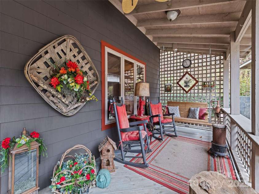 41 Cottontail Lane, Canton, NC 28716.  MLS# CAR4210701, YatesRealty ID 18498. 