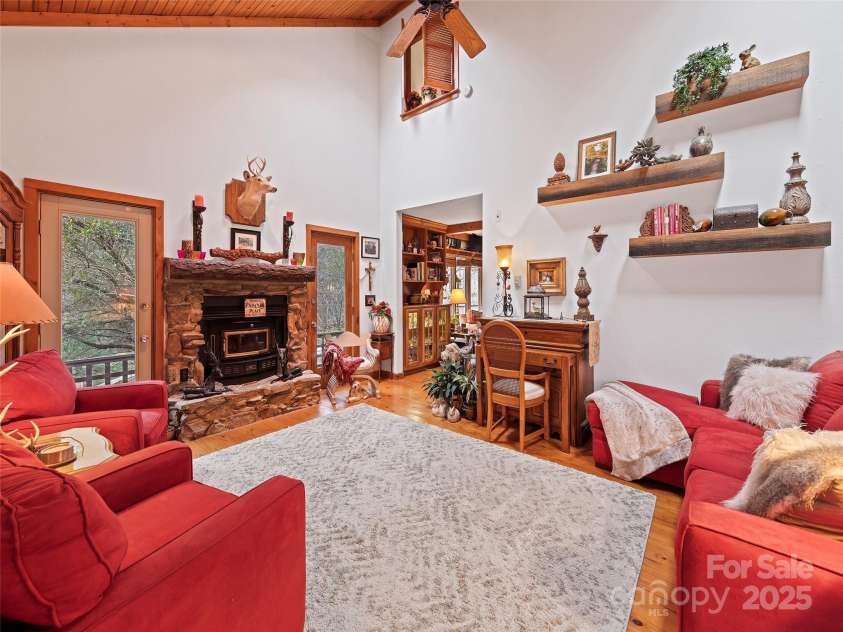 41 Cottontail Lane, Canton, NC 28716.  MLS# CAR4210701, YatesRealty ID 18498. 