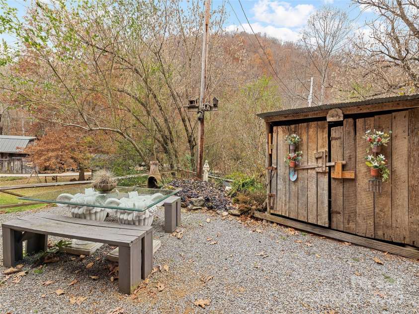 41 Cottontail Lane, Canton, NC 28716.  MLS# CAR4210701, YatesRealty ID 18498. 