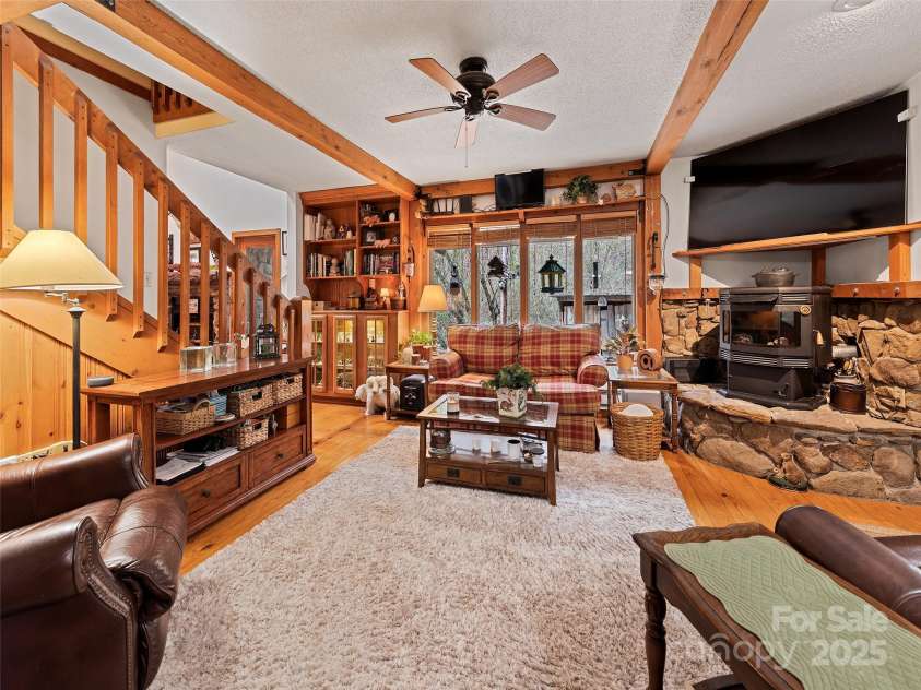 41 Cottontail Lane, Canton, NC 28716.  MLS# CAR4210701, YatesRealty ID 18498. 