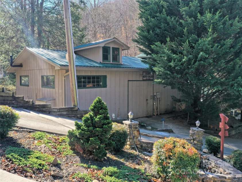 41 Cottontail Lane, Canton, NC 28716.  MLS# CAR4210701, YatesRealty ID 18498. 