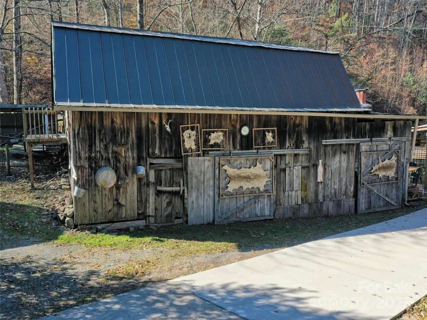 41 Cottontail Lane, Canton, NC 28716.  MLS# CAR4210701, YatesRealty ID 18498. 