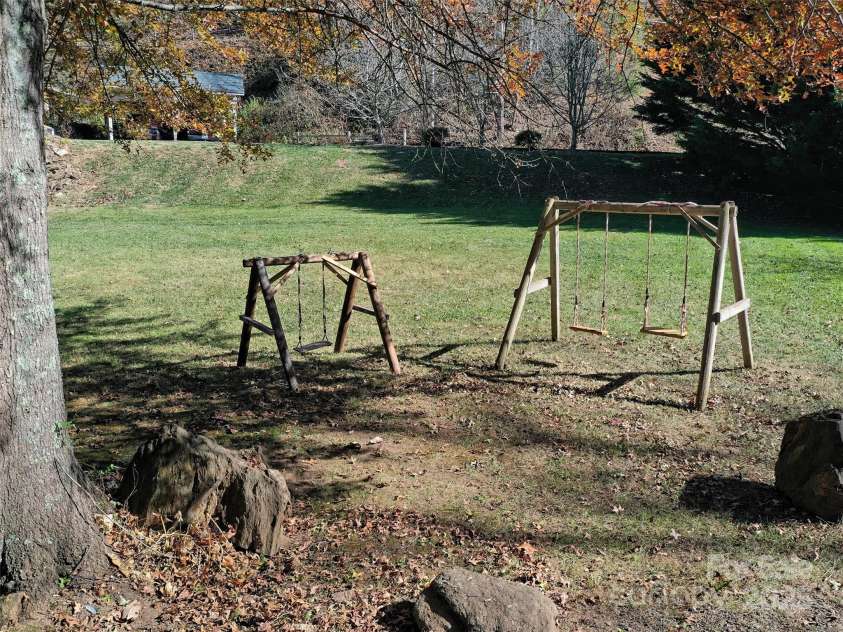 41 Cottontail Lane, Canton, NC 28716.  MLS# CAR4210701, YatesRealty ID 18498. 