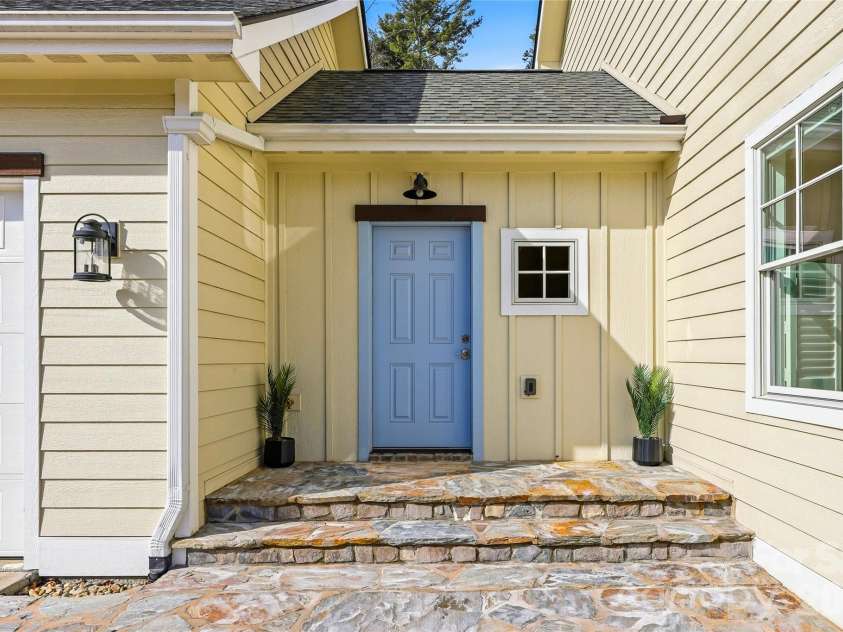 74 Shipman Parkway, Flat Rock, NC 28731.  MLS# CAR4333958, YatesRealty ID 18498. 