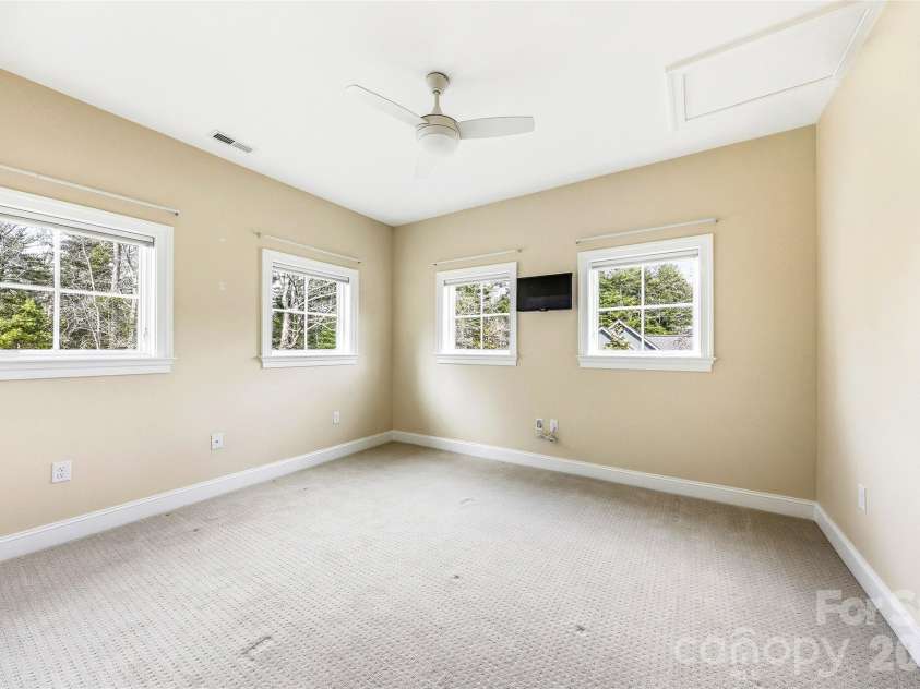 74 Shipman Parkway, Flat Rock, NC 28731.  MLS# CAR4333958, YatesRealty ID 18498. 