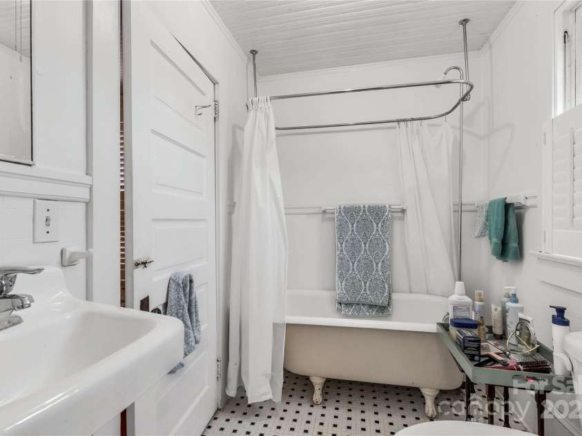 7 Kings Mountain Street, York, SC 29745.  MLS# CAR4261573, YatesRealty ID 185. 