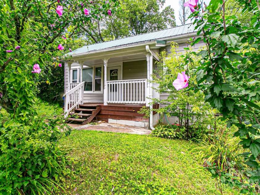 27 Curlee Street, Brevard, NC 28712.  MLS# CAR4284053, YatesRealty ID 1850. 