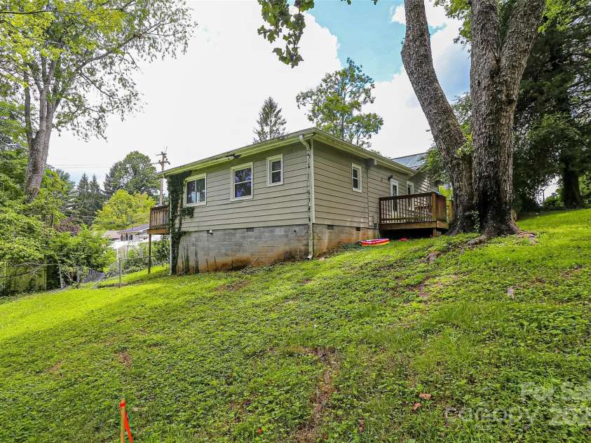 27 Curlee Street, Brevard, NC 28712.  MLS# CAR4284053, YatesRealty ID 1850. 