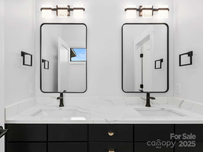 43 Reta Road, Fairview, NC 28730.  MLS# CAR4198071, YatesRealty ID 1850. Bathroom