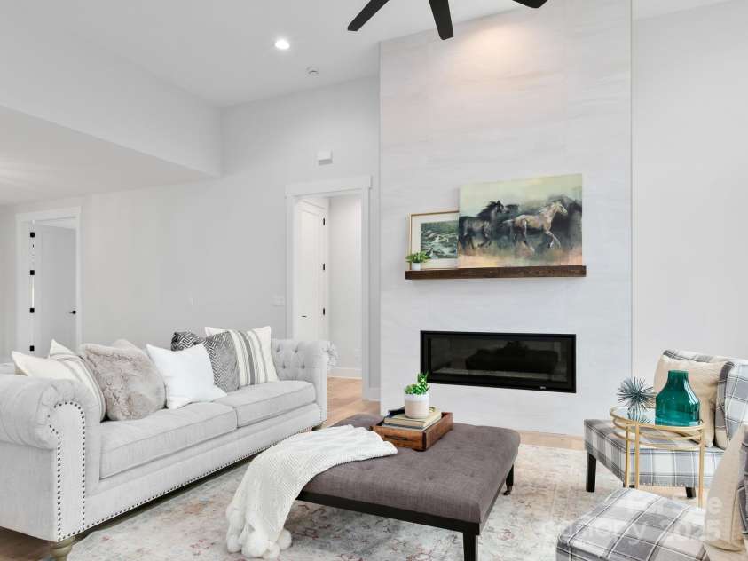 43 Reta Road, Fairview, NC 28730.  MLS# CAR4198071, YatesRealty ID 1850. Living Room