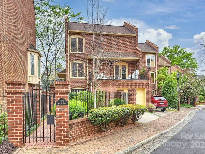 309 Settlers Lane, Charlotte, NC 28202.  MLS# CAR4221059, YatesRealty ID 18500. 