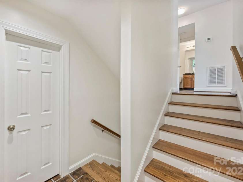 309 Settlers Lane, Charlotte, NC 28202.  MLS# CAR4221059, YatesRealty ID 18500. 