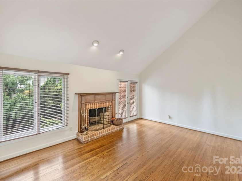 309 Settlers Lane, Charlotte, NC 28202.  MLS# CAR4221059, YatesRealty ID 18500. 