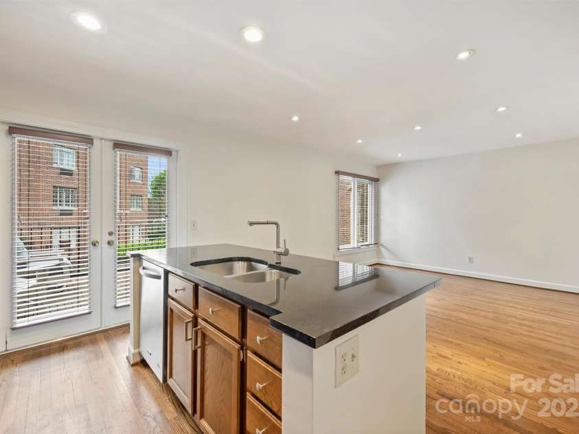 309 Settlers Lane, Charlotte, NC 28202.  MLS# CAR4221059, YatesRealty ID 18500. 